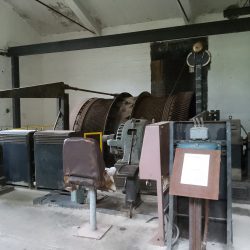 Nostokonehuone – Ohjainpenkki